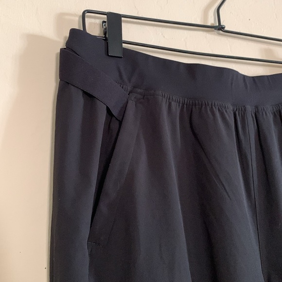 Lululemon Adapted State High-Rise Jogger *Airflow Size 8 - Picture 6 of 9